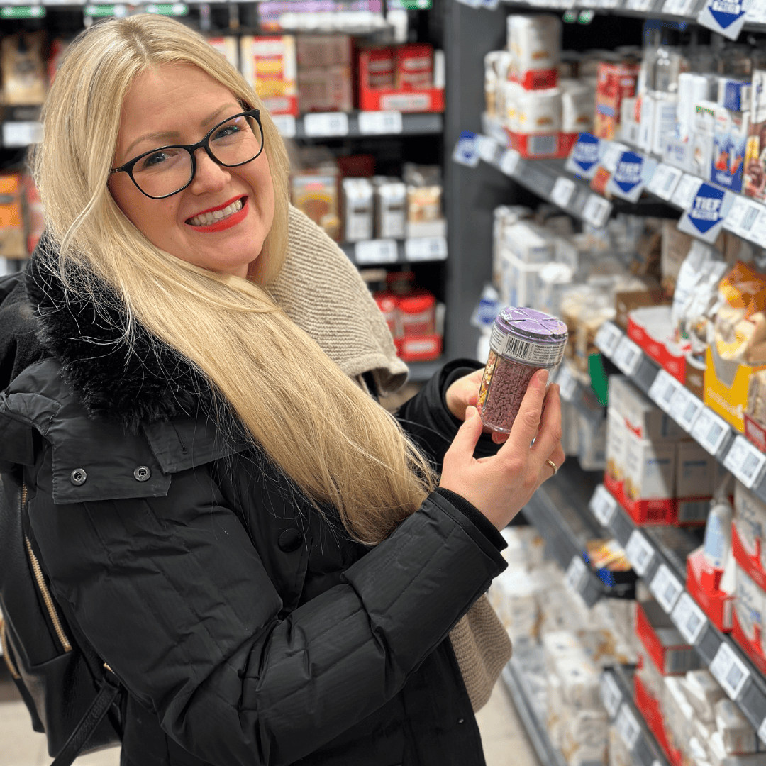 Aurélie glutenfrei frau im Supermarkt glutenfei einkaufen